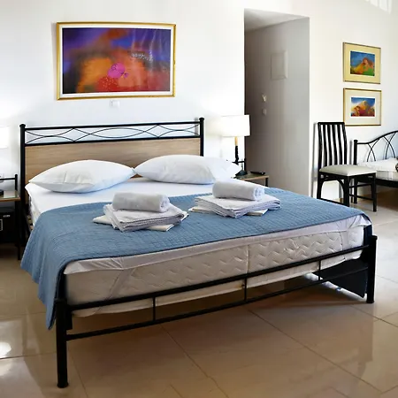 Porto Chania Guest house 4*